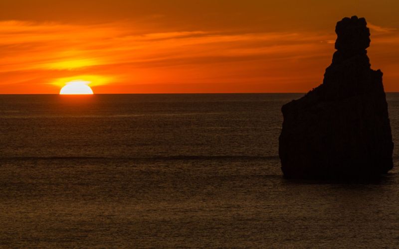 Los mejores lugares para ver el atardecer en barco en Ibiza