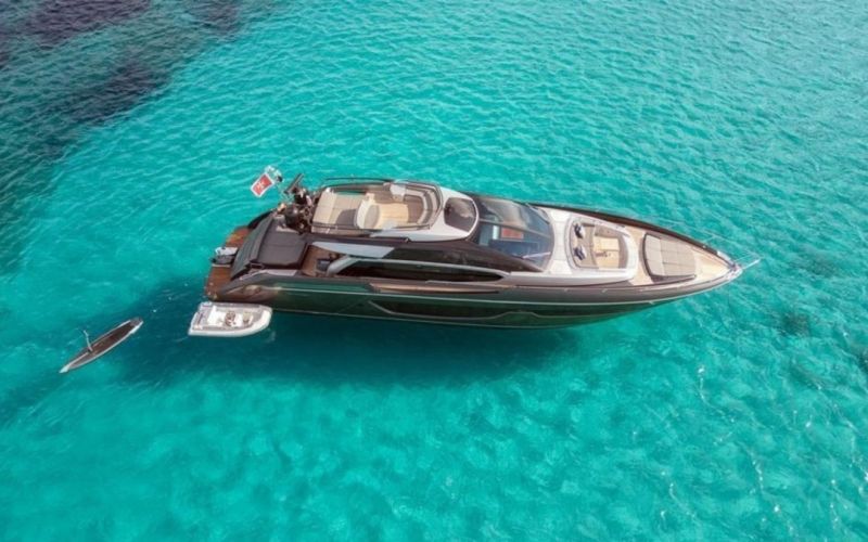 Qué llevar a un día en barco en Ibiza