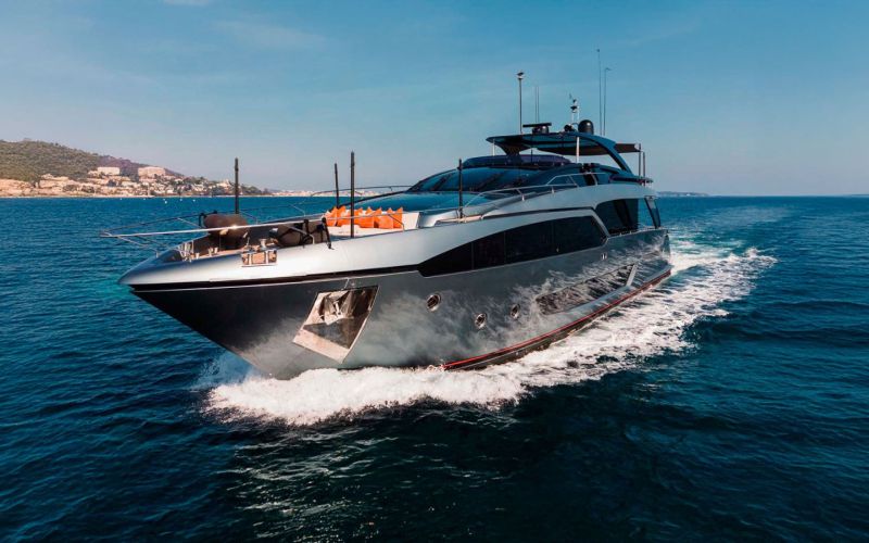 Alquilar barco en Santa Eulalia Ibiza: guía completa 2026