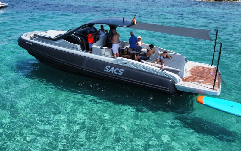 Alquilar un barco en Santa Eulalia para familias con niños